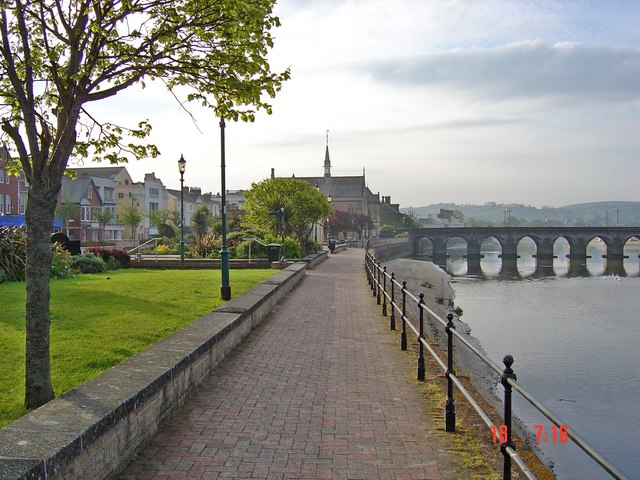 barnstaple riverside with bridge