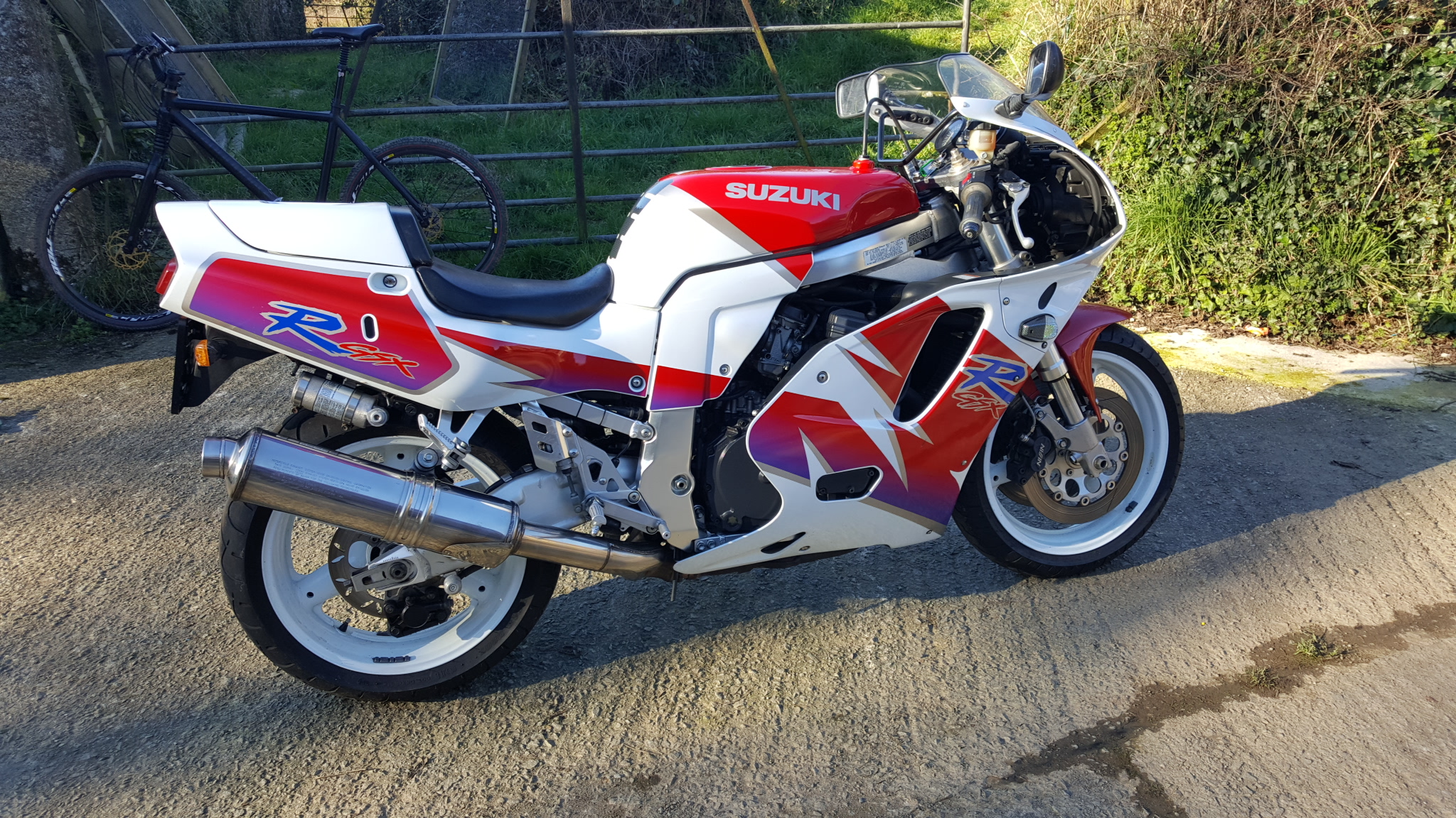 1993 suzuki gsxr600 - motorcycle delivery torpoint