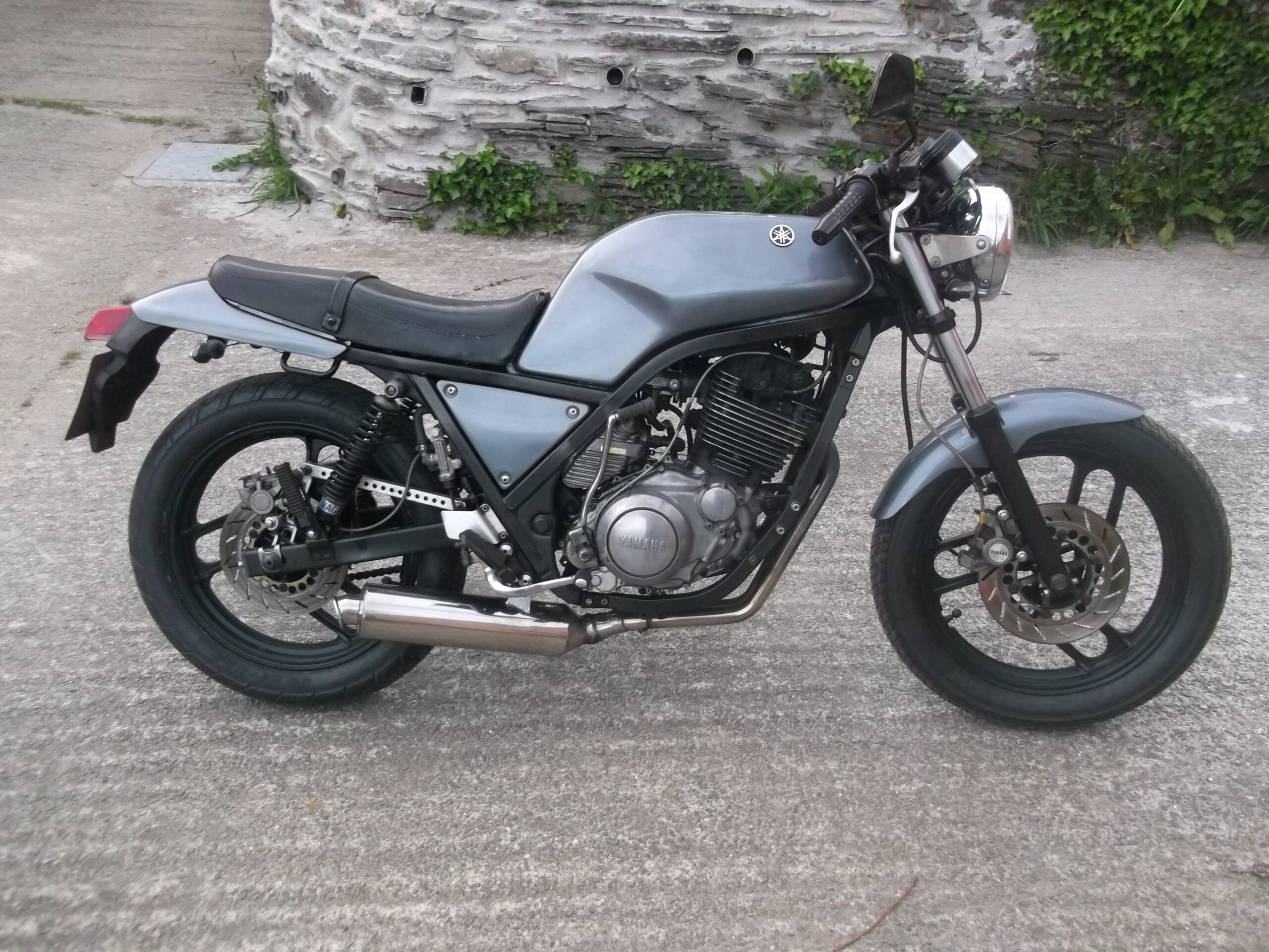yamaha srx600 cafe racer - motorcycle delivery looe